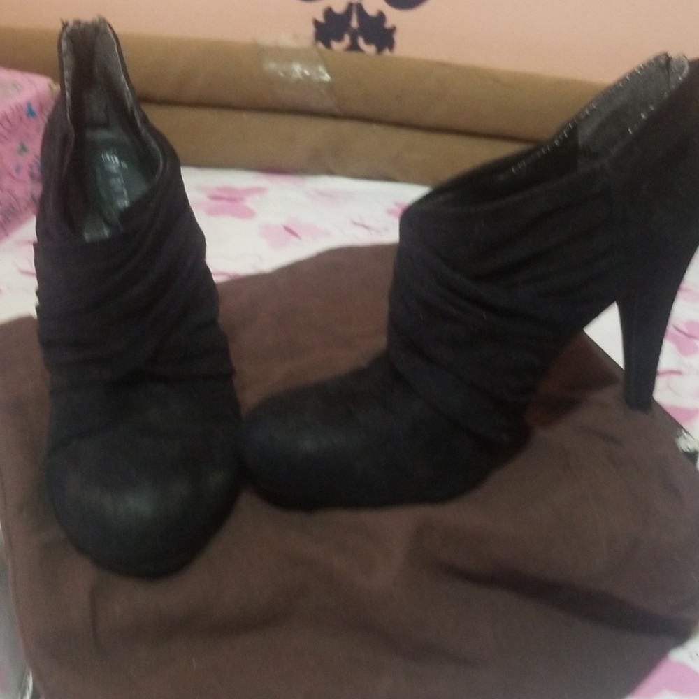 Shoe - Picture 3 of 4